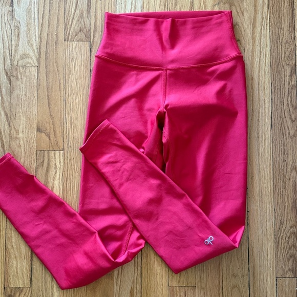 ALO Yoga S 7/8 High-Waist Airlift Legging Bold Red Leggings like new condition - Picture 3 of 10